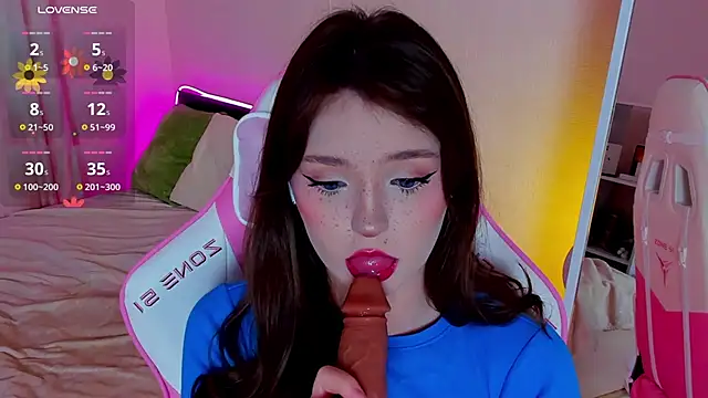 Snapshot of lexxxxxxi chatting on 11-25-25, 05:02 lexxxxxxi online show from 11-25-25, 05:02