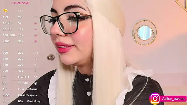 Snapshot of Aliceowenn chatting on 03-15-25, 09:05 Aliceowenn online show from 03-15-25, 09:05