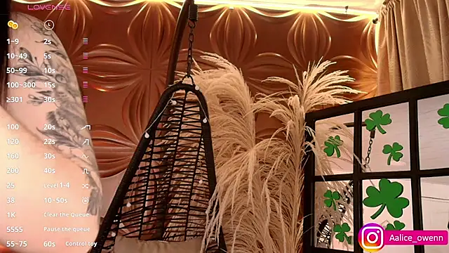 Snapshot of Aliceowenn chatting on 03-16-25, 11:25 Aliceowenn online show from 03-16-25, 11:25