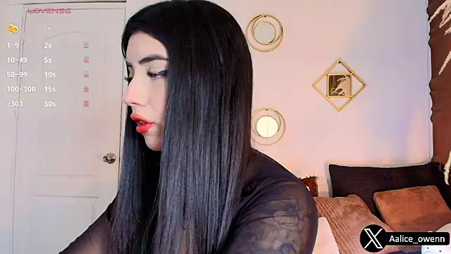 Snapshot of Aliceowenn chatting on 09-19-25, 09:04 Aliceowenn online show from 09-19-25, 09:04