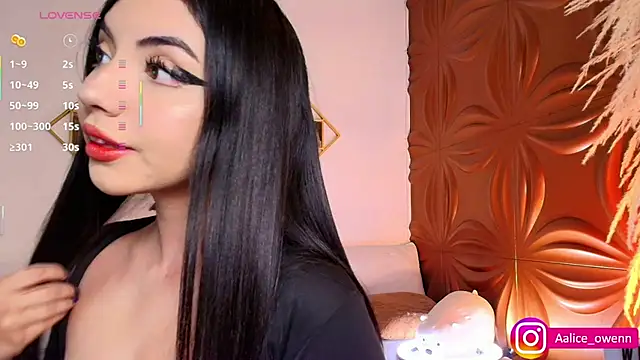 Snapshot of Aliceowenn chatting on 09-27-25, 09:42 Aliceowenn online show from 09-27-25, 09:42