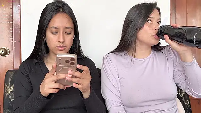 2SummerLove1 online show from 02-12-26, 07:53