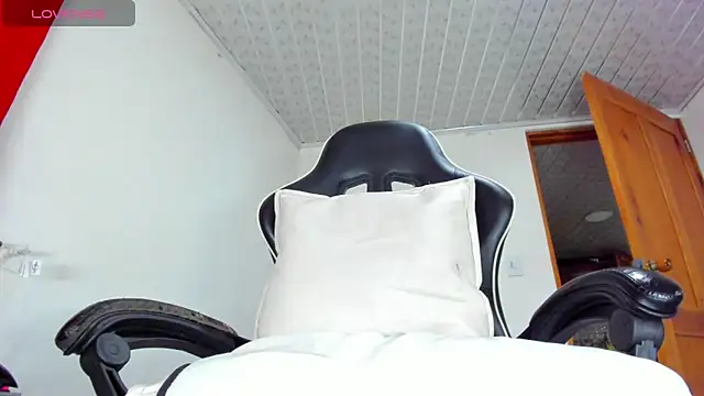 Holly Sailt online show from 04-13-26, 07:19