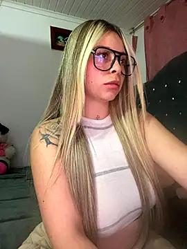 CristalGmez online show from 11-21-25, 03:27