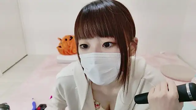 Snapshot of hi---chan- chatting on 11-15-25, 08:38 hi---chan- online show from 11-15-25, 08:38