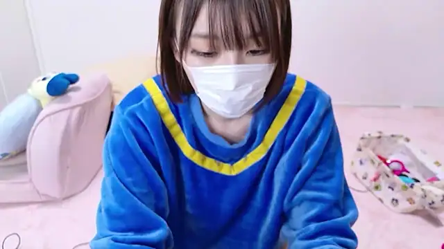 Snapshot of hi---chan- chatting on 04-10-26, 02:11 hi---chan- online show from 04-10-26, 02:11