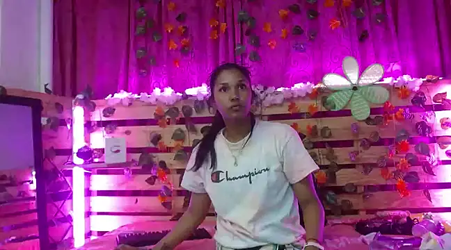 Elsa Parisi online show from 12-20-24, 07:39