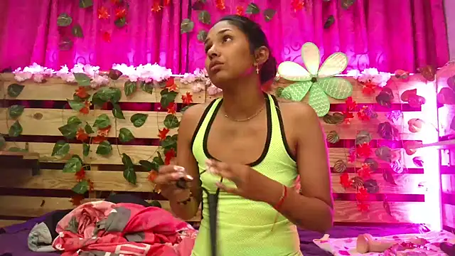 Elsa Parisi online show from 12-28-24, 03:26