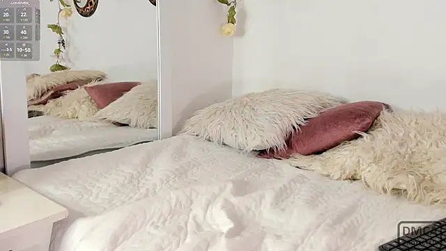 RossemaryRain online show from 01-31-25, 01:54