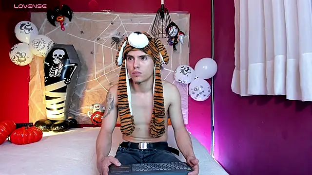  Tattoo Couple online show from 10-28-25, 02:31