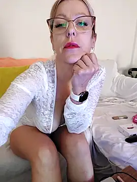 Snapshot of blondyruby chatting on 12-22-25, 04:04 blondyruby online show from 12-22-25, 04:04