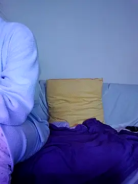 Snapshot of blondyruby chatting on 02-08-26, 11:35 blondyruby online show from 02-08-26, 11:35