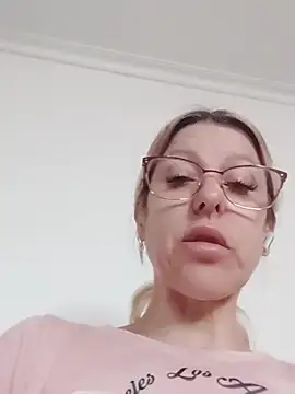 Snapshot of blondyruby chatting on 02-18-26, 09:38 blondyruby online show from 02-18-26, 09:38