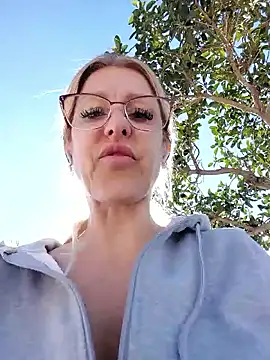 Snapshot of blondyruby chatting on 02-23-26, 10:34 blondyruby online show from 02-23-26, 10:34