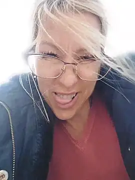 Snapshot of blondyruby chatting on 03-01-26, 11:45 blondyruby online show from 03-01-26, 11:45