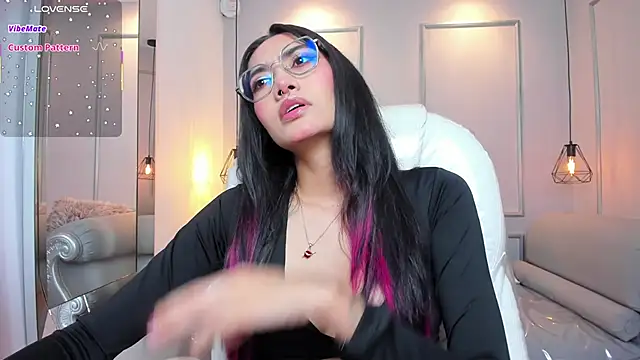 AzuraKindong online show from 10-27-25, 07:18