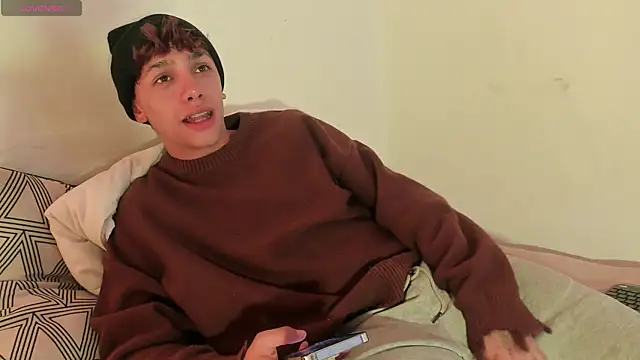 Snapshot of Tomy_Rox chatting on 10-13-25, 07:36 Tomy Rox online show from 10-13-25, 07:36