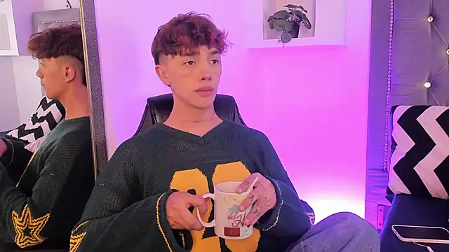 Snapshot of Tomy_Rox chatting on 11-30-25, 06:06 Tomy Rox online show from 11-30-25, 06:06