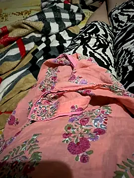 Snapshot of Meghnaaaaaa chatting on 11-09-25, 02:04 Meghnaaaaaa online show from 11-09-25, 02:04