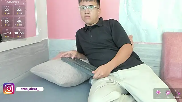 Snapshot of aron_alexa chatting on 01-29-25, 01:17 aron alexa online show from 01-29-25, 01:17