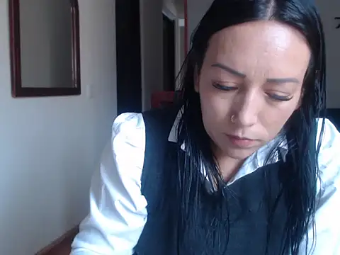 Laura martin  online show from 03-10-25, 08:23