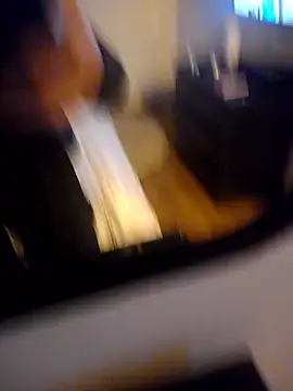 Snapshot of Guitccch chatting on 11-09-25, 01:48 Guitccch online show from 11-09-25, 01:48