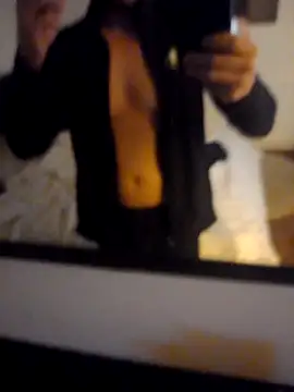 Snapshot of Guitccch chatting on 11-11-25, 11:05 Guitccch online show from 11-11-25, 11:05