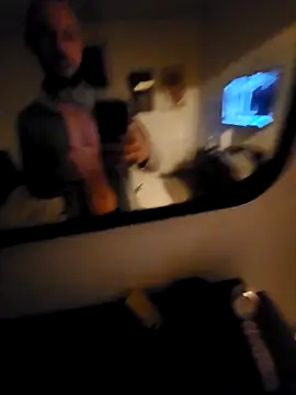 Snapshot of Guitccch chatting on 11-18-25, 12:38 Guitccch online show from 11-18-25, 12:38