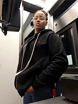 samone9 online show from 12-28-24, 11:05