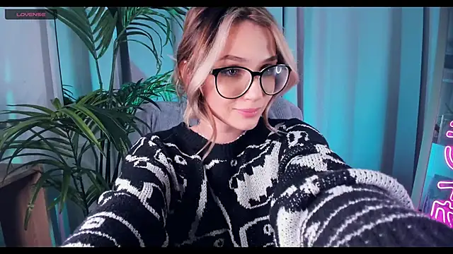 Snapshot of MelissaTetris chatting on 02-12-25, 03:27 MelissaTetris online show from 02-12-25, 03:27