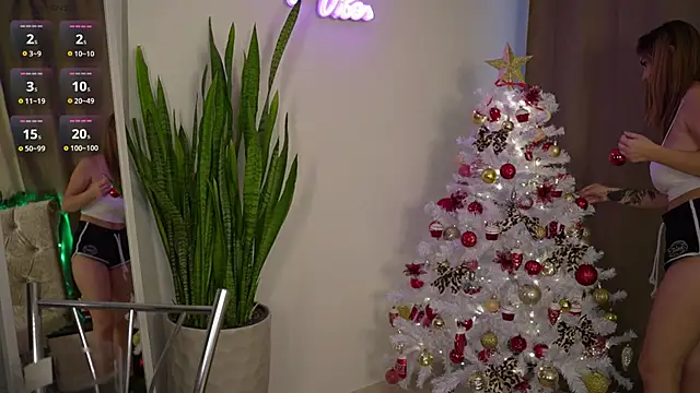 Snapshot of LindaWarners chatting on 12-03-24, 05:42 LindaWarners online show from 12-03-24, 05:42