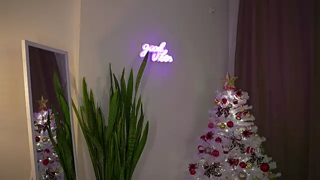 Snapshot of LindaWarners chatting on 12-14-24, 08:18 LindaWarners online show from 12-14-24, 08:18