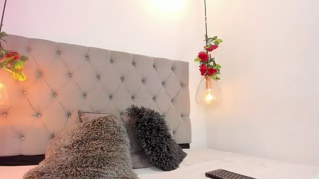 Snapshot of AnnPrices chatting on 12-27-24, 02:33 AnnPrices online show from 12-27-24, 02:33