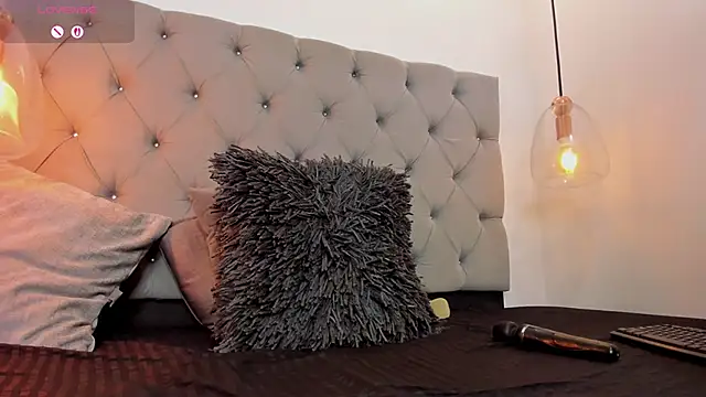 Snapshot of AnnPrices chatting on 02-21-25, 04:16 AnnPrices online show from 02-21-25, 04:16