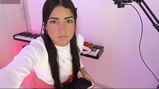 Snapshot of Yues050600 chatting on 12-19-24, 11:46 Yues050600 online show from 12-19-24, 11:46