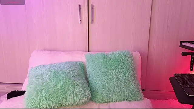 Snapshot of Yues050600 chatting on 12-21-24, 12:31 Yues050600 online show from 12-21-24, 12:31