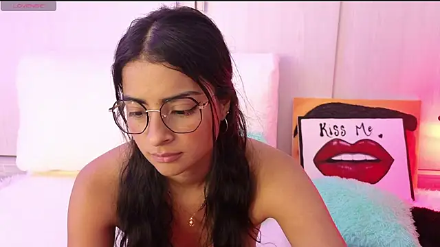 Snapshot of Yues050600 chatting on 01-17-25, 03:23 Yues050600 online show from 01-17-25, 03:23