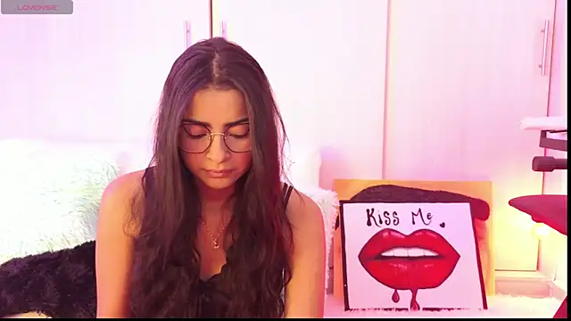 Snapshot of Yues050600 chatting on 01-19-25, 12:17 Yues050600 online show from 01-19-25, 12:17