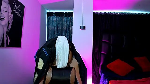 martina foxy  online show from 02-10-25, 05:30