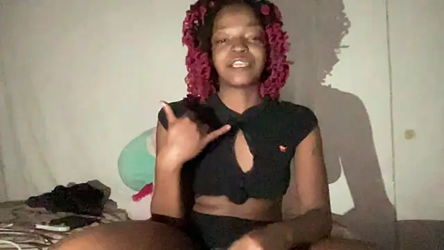 Snapshot of minimama69 chatting on 11-23-25, 09:53 minimama69 online show from 11-23-25, 09:53