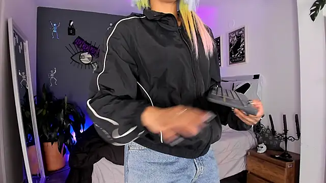 Raven Witch  online show from 10-03-25, 09:23