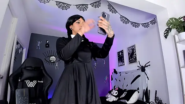 Raven Witch  online show from 10-19-25, 10:43