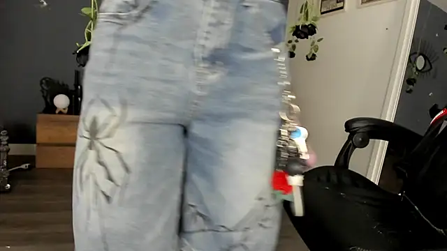 Raven Witch  online show from 03-12-26, 04:57