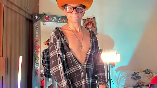 Snapshot of marckalexis chatting on 12-18-25, 10:54 marckalexis online show from 12-18-25, 10:54