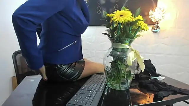 Snapshot of miss_lucero1 chatting on 02-11-25, 07:59 miss lucero1 online show from 02-11-25, 07:59