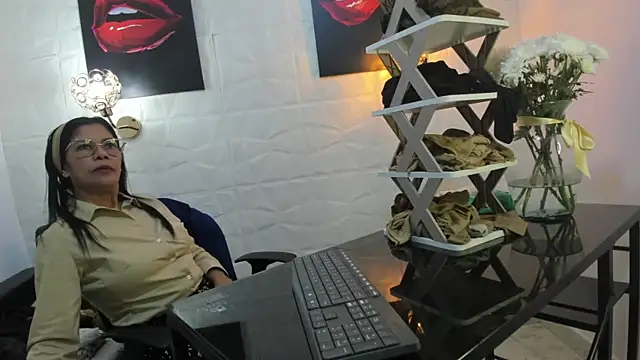 Snapshot of miss_lucero1 chatting on 03-04-25, 02:17 miss lucero1 online show from 03-04-25, 02:17