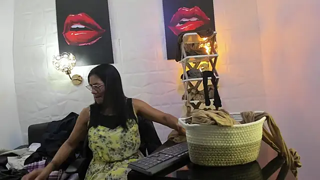 Snapshot of miss_lucero1 chatting on 03-10-25, 01:56 miss lucero1 online show from 03-10-25, 01:56
