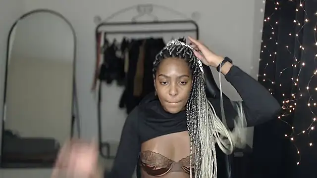 Snapshot of marisilva_br chatting on 10-24-25, 12:41 marisilva br online show from 10-24-25, 12:41