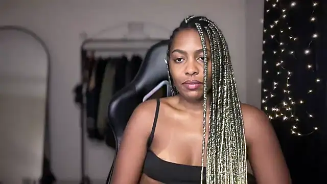 Snapshot of marisilva_br chatting on 11-26-25, 12:00 marisilva br online show from 11-26-25, 12:00