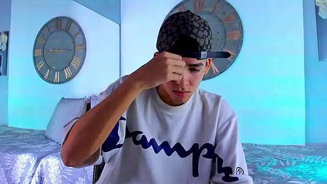 Mike 0233  online show from 12-20-24, 03:47